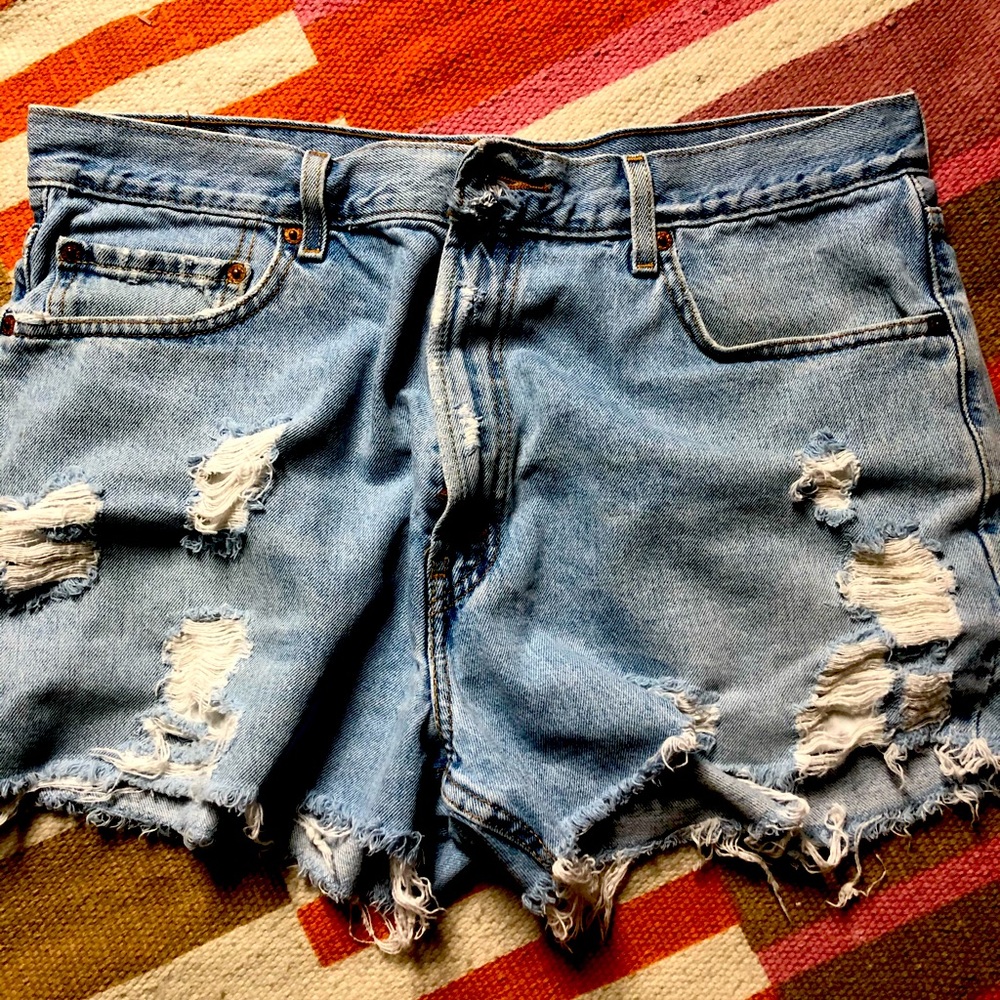 Vintage 550 Levi distressed shorts